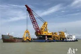 海上秀绝技！深中通道完成首节沉管隧道基槽精挖图片