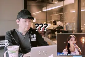 原作者陶喆听“淡黄的长裙”满脸问号：以为耳机出了问题图片