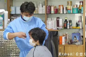武汉“托尼”老师纷纷返岗，顾客锐减门店生意颇冷清图片