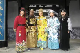 宋朝帝王穿黄龙袍吗？图片