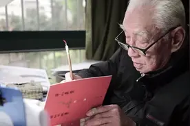 去世前，99岁的他还写了一本关于猫的书