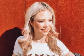 30天30Girl之太阳拉拉队员：娇小可爱的Cassie Lindsey图片