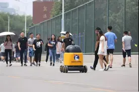 瑞幸跌落，咖啡无人配送刚起头就下架？图片