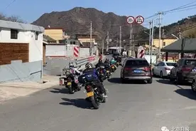 超速、逆行、乱并线！北京这条路上又见摩托车疯狂“跑山”图片
