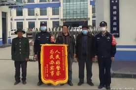 点赞！父子分离十年未相见，兰陵警民情深助相聚图片