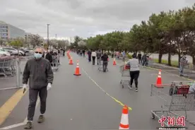 全美逾1500名超市员工核酸检测呈阳性，员工：上班如临“战区”，洗手液用到手开裂图片