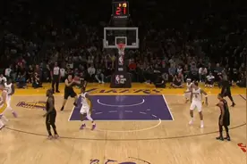赛季最佳助攻！詹姆斯仙人指路送妙传 日日奇暴扣终结图片