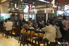 “每客一桌”遇尴尬，北京这些餐厅还有人面对面就餐图片