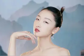 最近练了这几个小动作，锁骨和肩膀真的变好看了图片