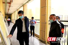 江华：罗建华检查县城中学开学情况图片
