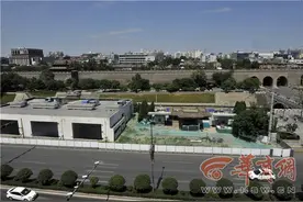 西安建国门外的闲置“白房子”终于拆了 这一等就是6年图片