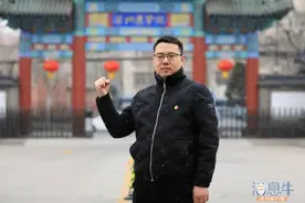 我看不清你的脸，但要永远记住你防护服上的名字图片