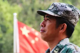 这个兵，高空跳伞近1000次图片
