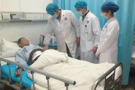 仅三个月腰上“小包”疯长到皮球大，手术清除肾脏巨大肿瘤图片