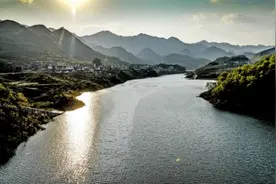 马岭河纳怀河库区形成美丽高山平湖景观图片