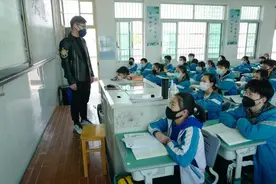 开学场景很安静“小锅饭”变分餐制图片
