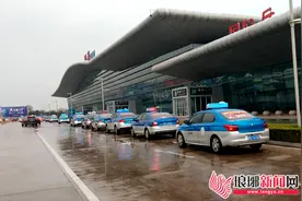 临沂出租车行业艰难前行 客流锐减驾驶员收入减少图片