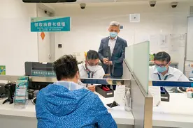 澳门向居民发放3000澳门元消费卡 首日超2.5万人领取图片