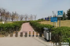 找记者上壹点｜即墨一公园无障碍通道铁柱把关！游园添堵图片