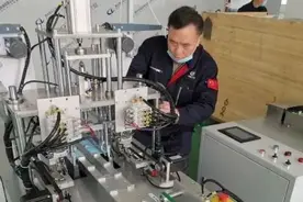 航空工业贵飞支援口罩机调试攻坚图片