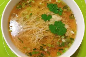 快速早餐｜十分钟搞定的热汤面图片