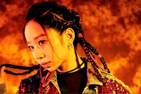 元气少女李佩莹，脏辫造型酷飒有型 可盐可甜图片