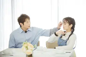 明星为什么裸婚？李嘉铭和刘泳希自曝演员收入不稳定图片