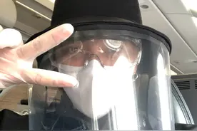 罗志祥坐飞机防护措施超硬核 戴手套比耶心情大好图片