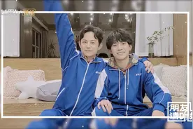 何炅实现易烊千玺早年愿望 二人身穿高中校服合照温馨有爱图片
