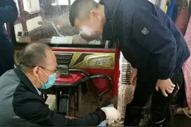 安州一农贸市场电子秤可遥控？突查发现个别摊位电子秤有误差图片