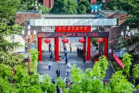 高三走读生第一天返校的早晨图片