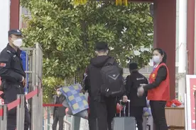 35秒｜全封闭管理，枣庄一中学硬核战“疫”举措助力开学复课图片
