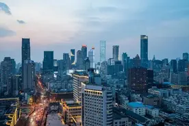 报告 || 南京楼市降温，零售首店、夜间经济效应延续图片