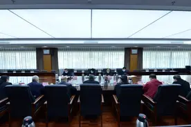 崔洪刚主持召开党外人士座谈会图片