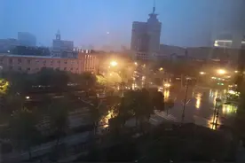 今晨济南丨春雨来急 雷声阵阵图片