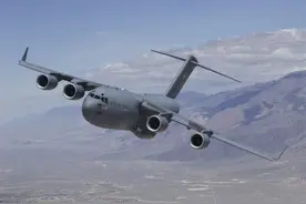 美空军首次实战性使用“运输隔离系统”空运新冠患者图片