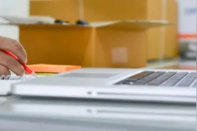 在线卖2万多种外行看不懂的工厂零配件，这却是一门大生意……图片
