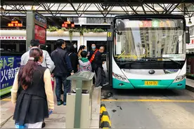车多人不太多，最近昆明公交车有点好坐图片