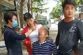 博白街头一骑车男子突然晕倒路边，监控拍到暖心一幕图片