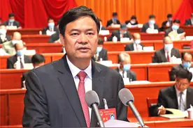 政府工作报告图片