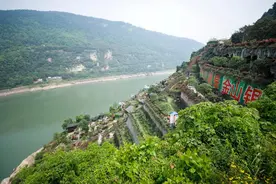 重庆南岸：“垃圾场”变身景观公园图片