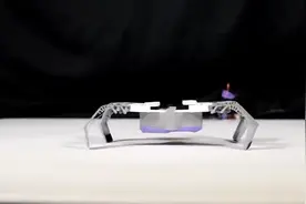 从昆虫身上找灵感，研发人员用3D打印批量制造机器人群 | 硬科技图片