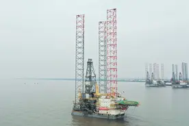 外高桥造船成功交付运营第八座自升式海上钻井平台图片