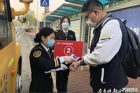 助力高三学子上下学，交运定制校车再开两条新线路图片