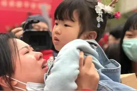 分离两个月，护士妈妈听到女儿喊出两个字，瞬间泪崩......今天最后一批援鄂医疗队回家团圆图片