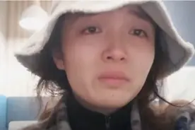 赞！入境时泪奔的留学生，履行承诺图片