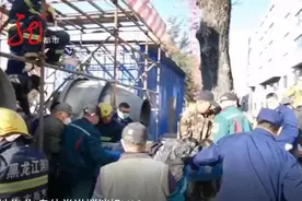 惨剧！工人被卷入搅拌机死亡，脚和腿折成90度！图片