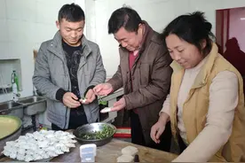 军校生的“宅”家生活：硬汉化身“百变小能手”，暖心图片