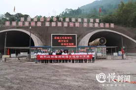 渝黔高速公路扩能项目加速跑 藻渡隧道提前20天贯通图片