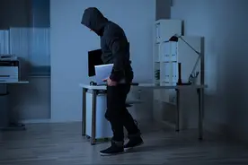 确定好买家就动手了，为还赌债离职员工瞄上了“老东家”图片